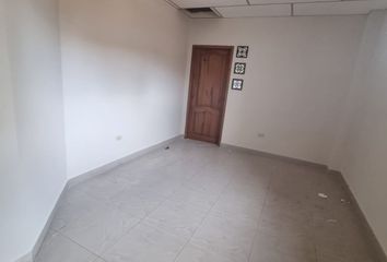 Departamento en  Ciudadela Los Alamos Norte, 1° Pasaje 10 No - Miguel Donoso Pareja, Guayaquil, Ecuador