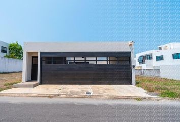 Casa en fraccionamiento en  Fraccionamiento Lomas De La Rioja, Veracruz, México