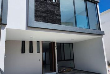 Casa en  Avenida Paseo De Los Emperadores, Zapopan, Jalisco, 45134, Mex