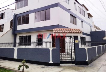 Casa en  Calle Las Capironas 398, Chorrillos, Perú