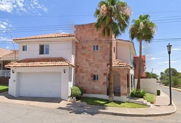 Casa en  Dakota Del Sur Izquierda, Quintas Del Sol Ii Etapa, Campestre-lomas, Chihuahua, México