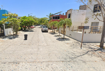 Casa en  Calle Palma Guarapera, Ixtapa, Jalisco, México