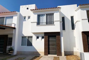 Casa en  Fraccionamiento Puerta De Piedra, Paseo De Puerta Blanca, Puerta De Piedra, Celaya, Guanajuato, México