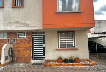 Casa en  Avenida Cacha & Capitán Giovanni Calles, Quito, Ecuador