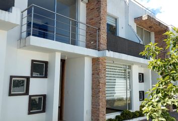 Casa en  Antigua Iglesia Santa Rosa, Tumbaco, Quito, Ecuador