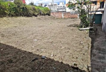 Terreno Comercial en  De Los Olivos & E17d, Quito, Ecuador