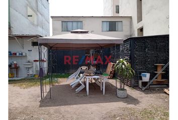 Casa en  Valle Hermoso, Calle Los Cerezos, Surco, Perú