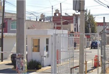 Casa en condominio en  Tercera Cda. De Loma Linda, La Loma I, Conjunto Urbano La Loma I, Estado De México, México