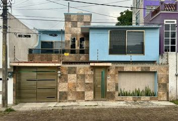 Casa en  Araucarias, Las Flores, Xalapa-enríquez, Veracruz, México