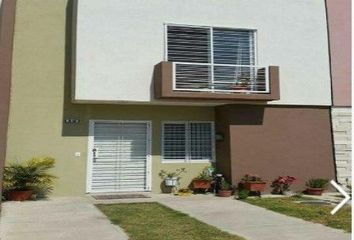 Casa en  Calle San Francisco, Parques Del Palmar, Santa Cruz Del Valle, Jalisco, México