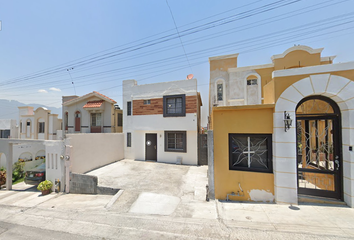 Casa en  Fraccionamiento Golfo De Tehuantepec, Lomas Del Poniente, Santa Catarina, Nuevo León, México