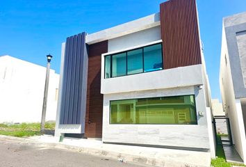 Casa en  Fraccionamiento Lomas Residencial, Lomas Del Mar, Fraccionamiento Las Lomas, Veracruz, México