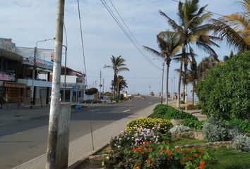 Casa en  Las Gardenias 300, Huanchaco, Perú