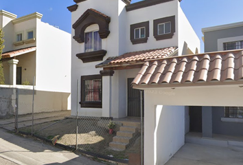 Casa en fraccionamiento en  Calle Magnolia 937, Villa Residencial Del Prado I, Ensenada, Baja California, México