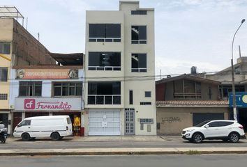 Local comercial en  Av. Carlos Izaguirre 1066, Los Olivos, Perú