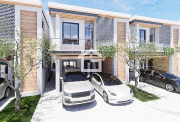 Casa en  Avenida Luis León Román, Ecuador