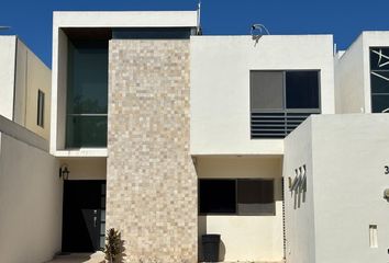 Casa en  Privada Anturio, Calle 24, Cholul, Mérida, Yucatán, México