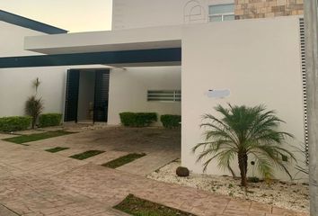 Casa en fraccionamiento en  Calle 22, Colonia Altabrisa, Mérida, Yucatán, México