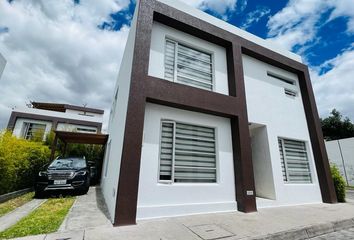 Casa en  El Arenal, Tumbaco, Quito, Ecuador