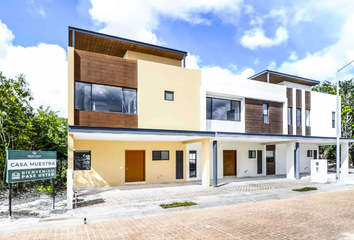Casa en  Arbolada Residencial By Cumbres, Avenida Huayacán, Cancún, Quintana Roo, México