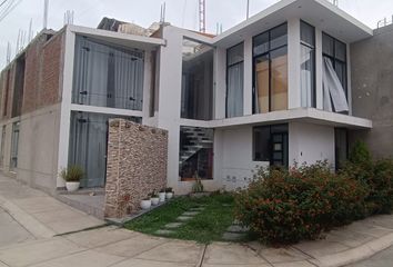 Casa en  Villa Club - Ica - Condominio, Avenida Finlandia, Ica, Perú