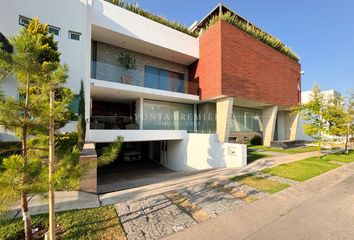 Casa en fraccionamiento en  Parque Virreyes, San Juan De Ocotán, Zapopan, Jalisco, México