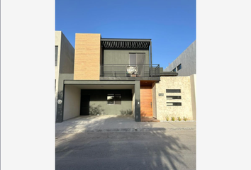 Casa en fraccionamiento en  Encino Blanco, Sin Nombre De Colonia 18, Saltillo, Coahuila De Zaragoza, México