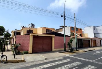 Casa en  Av. Ballestas 139, Chorrillos, Perú