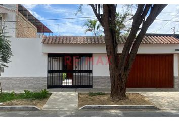 Casa en  Los Juncos 179, Perú