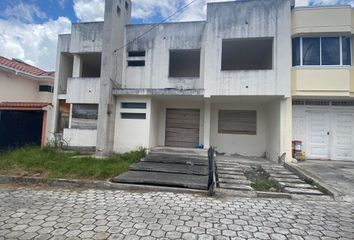 Casa en  8vj9+4g6, Canoningo Dr. Ernesto Flores Ruales, Ibarra, Ecuador