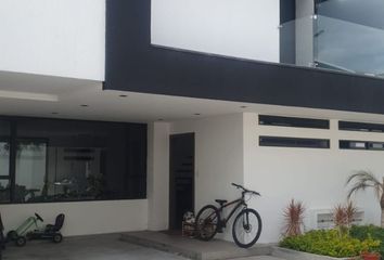 Casa en  La Armenia, Quito, Ecuador