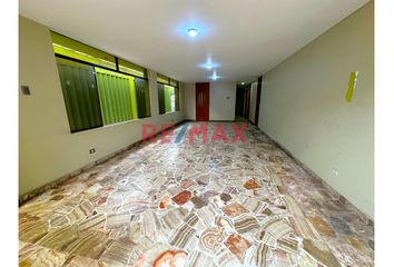 Local comercial en  Av. 13 De Enero 961, San Juan De Lurigancho, Perú