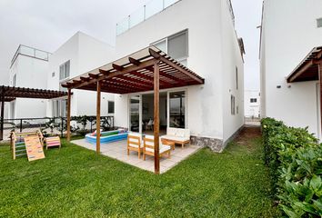 Casa de playa en  Condominio Laguna Beach - Cerro Azul, Cerro Azul, Perú