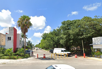 Casa en fraccionamiento en  Cda. Porto Donato 86, 77535 Cancún, Q.r., México