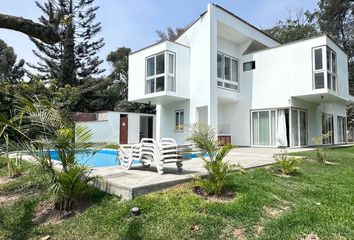 Casa en  Av. Fernando Reusche, Lima, Perú