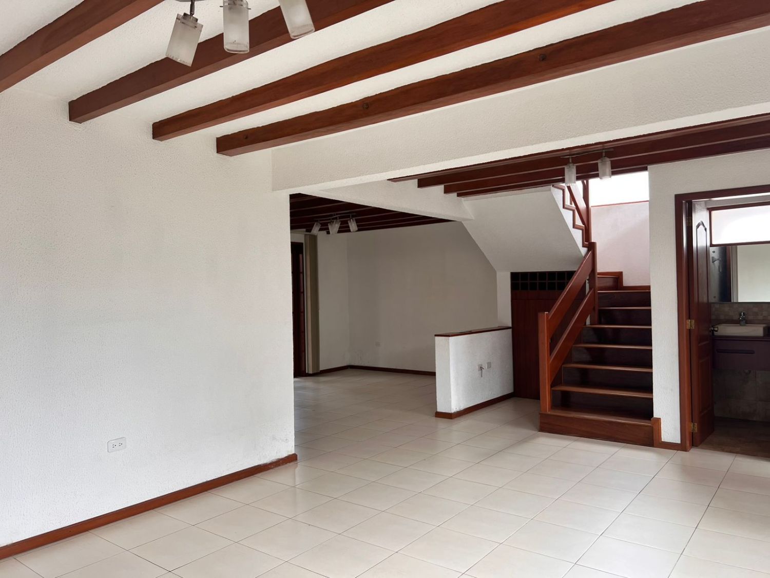 venta Casa en Tumbaco, Quito (JC007)- icasas.ec