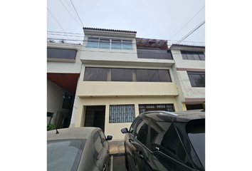 Casa en  Las Poncianas 153, Lima, Perú