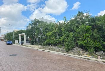 Lote de Terreno en  Vía Cumbres, Avenida Huayacán, Cancún, Quintana Roo, México