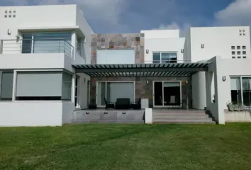 Casa en fraccionamiento en  Villas De Irapuato, Paseo De La Altiplanicie, Fraccionamiento, Villas De Irapuato, Guanajuato, México