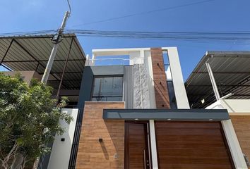 Casa en  Urb. Miraflores Boulevard Park Plaza, Piura, Perú