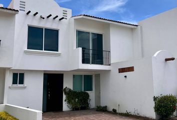 Casa en fraccionamiento en  Residencial Quinta Real, Circuito Real, Irapuato, Guanajuato, México