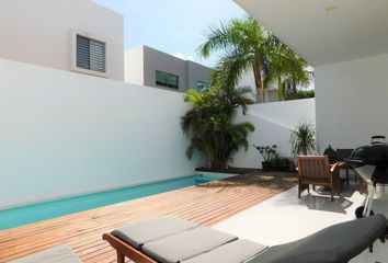 Casa en fraccionamiento en  Residencial Cumbres, Calle Monte Vinsón, Cancún, Quintana Roo, México