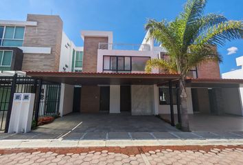 Casa en  Avenida Morillotla, Emiliano Zapata, San Bernardino Tlaxcalancingo, Puebla, México