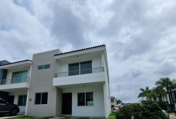 Casa en  Avenida Nueva Galicia, Nueva Galicia, La Tijera, Jalisco, México