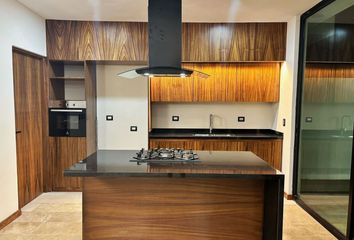 Casa en fraccionamiento en  Arbolada Residencial By Cumbres, Avenida Huayacán, Cancún, Quintana Roo, México