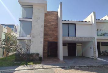 Casa en fraccionamiento en  Blvd. Valdepeñas, Lomas De Angelópolis, 72865 Lomas De Angelópolis, Pue., México