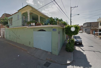 Casa en  Calle De La Parra, Flores Magon Sur, Irapuato, Guanajuato, México