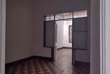 Apartamento en Iglesia, Calle 69, Medellín, Manrique, Medellín, Antioquia, Colombia