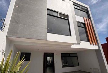 Casa en  Fraccionamiento La Mezza, Calle La Mesa, Residencial La Mezza, Cholula, Puebla, México