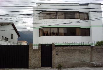 Casa en  Calle, José Maria Bidarrue E6-08, Quito 170138, Ecuador